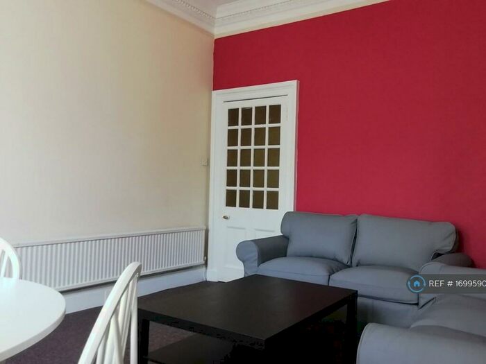 2 Bedroom Flat To Rent In Port Street, Stirling, FK8