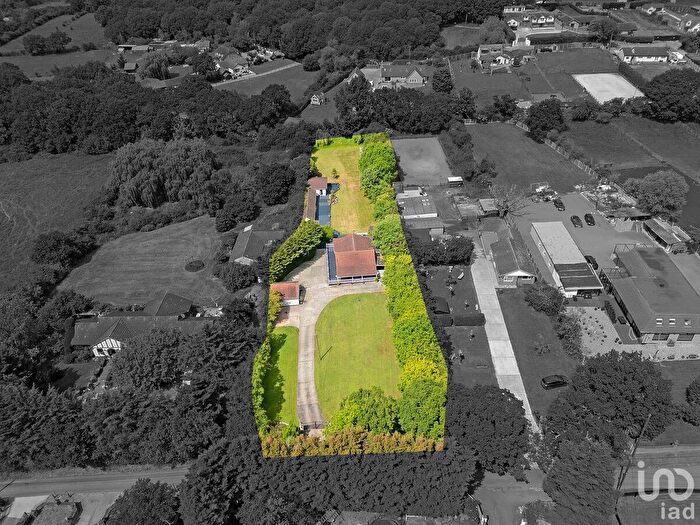 4 Bedroom Detached Bungalow For Sale In Oak Road, Billericay, CM11