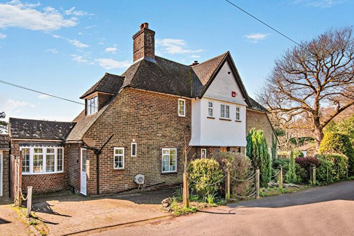 3 Bedroom Detached House For Sale In Aveley Lane, Farnham, Surrey, GU9