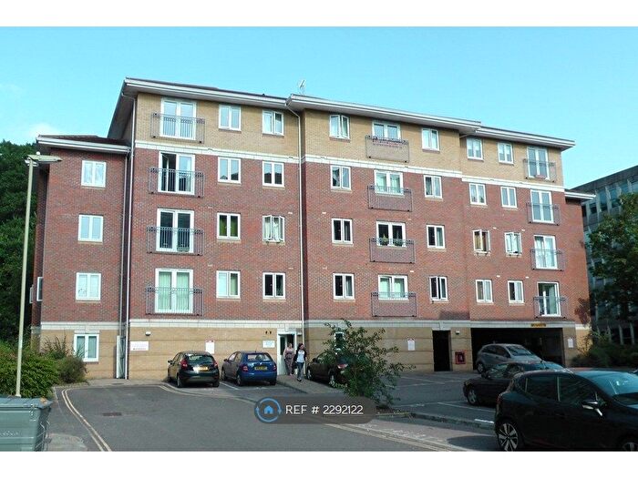 2 Bedroom Flat To Rent In Cardinal House, Farnborough, GU14