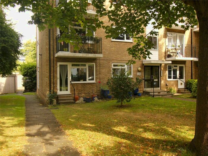 2 Bedroom Flat To Rent In Lockesley Square Lovelace Gardens, Surbiton, Surrey, KT6