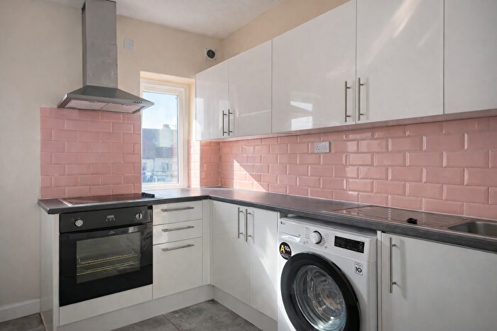 4 Bedroom Flat To Rent In Marlborough Parade, Uxbridge Road, UB10