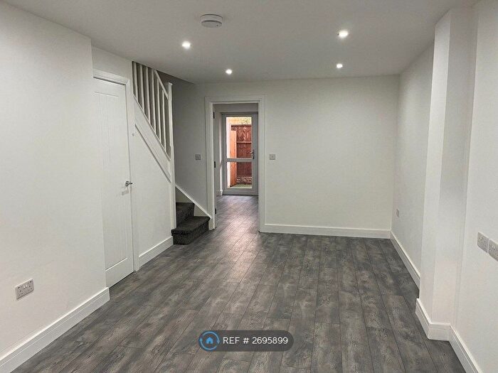 2 Bedroom End Terrace House To Rent In Bridge Court, Oldbury, B69