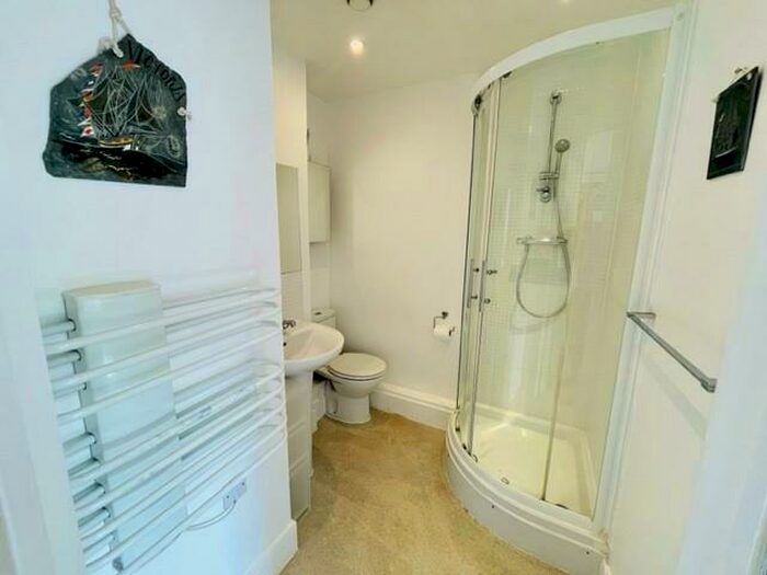 2 Bedroom Apartment To Rent In Windsor, Berkshire, SL4