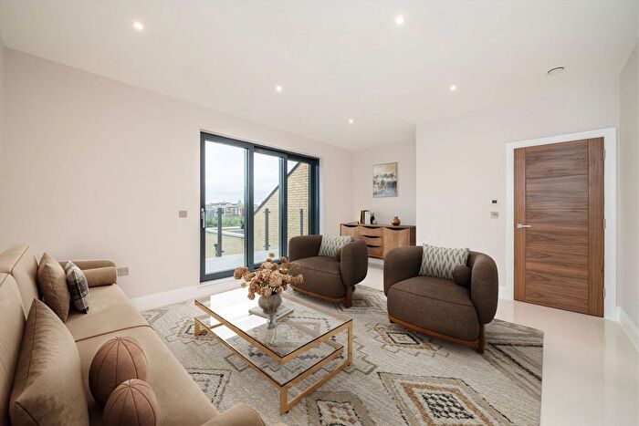 2 Bedroom Flat For Sale In Merton Road, South Wimbledon, SW19