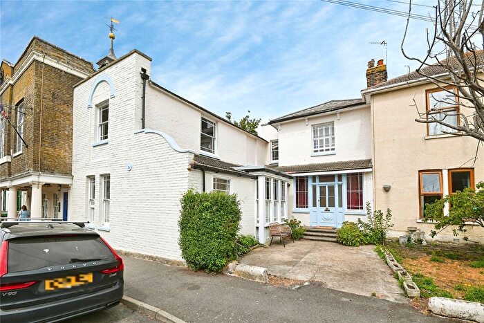 4 Bedroom Terraced House For Sale In High Street, Queenborough, Kent, ME11