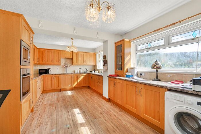 4 Bedroom Detached House For Sale In Kenilworth Close, Padiham, Burnley, BB12