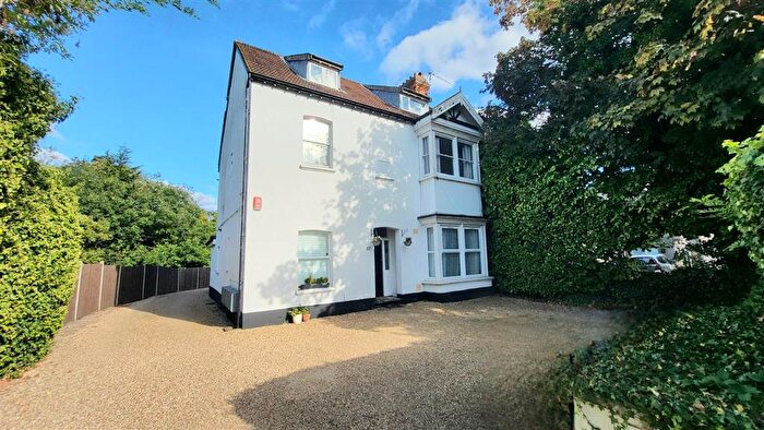 Apartment To Rent In The Ridgeway, Enfield, EN2