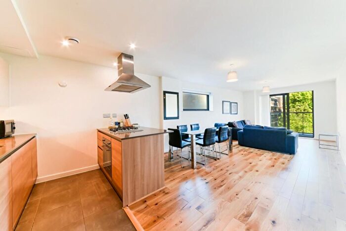 2 Bedroom Flat To Rent In Crowder Street, London, E1