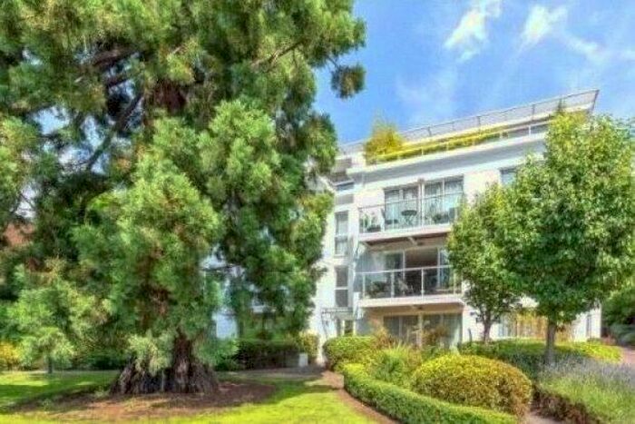 2 Bedroom Flat To Rent In Queensmere Road, London, SW19