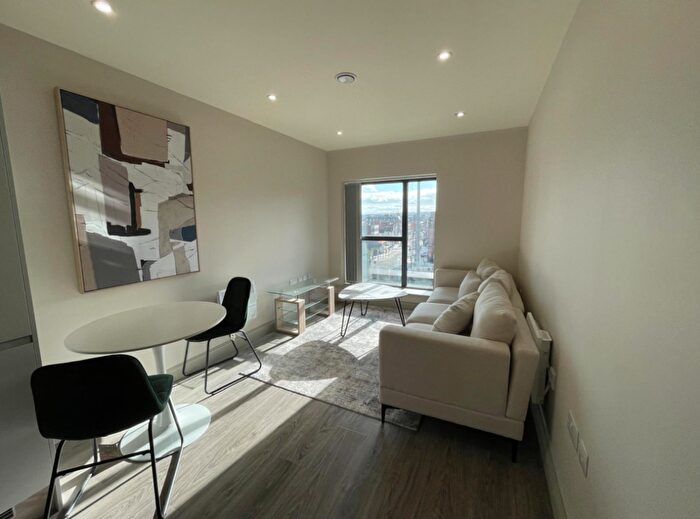 1 Bedroom Apartment To Rent In North Street, Leeds, West Yorkshire, LS2