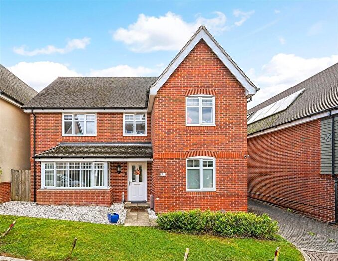 5 Bedroom Detached House For Sale In Lowton Gardens, Clanfield, PO8