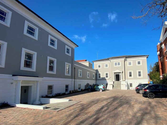 1 Bedroom Flat To Rent In Station Road, Marlow, SL7