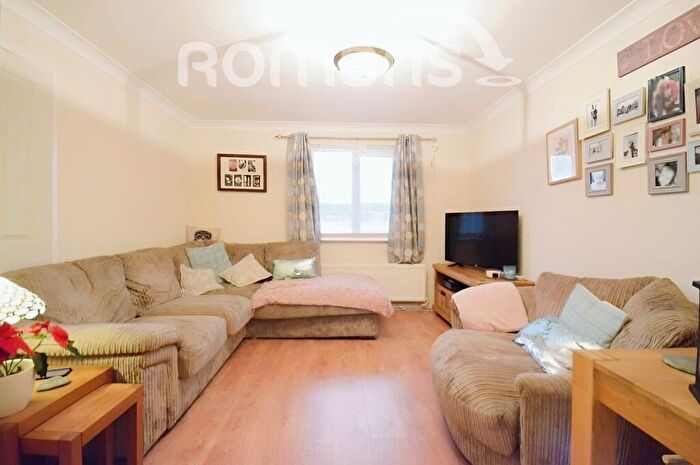 3 Bedroom Terraced House To Rent In Munnings Close, RG21