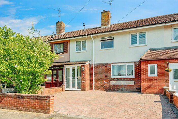 3 Bedroom Terraced House For Sale In Blackthorn Close, Crawley, RH11
