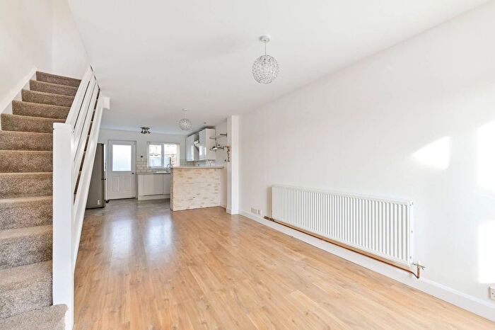 2 Bedroom Property To Rent In Harvesters Close, Isleworth, TW7