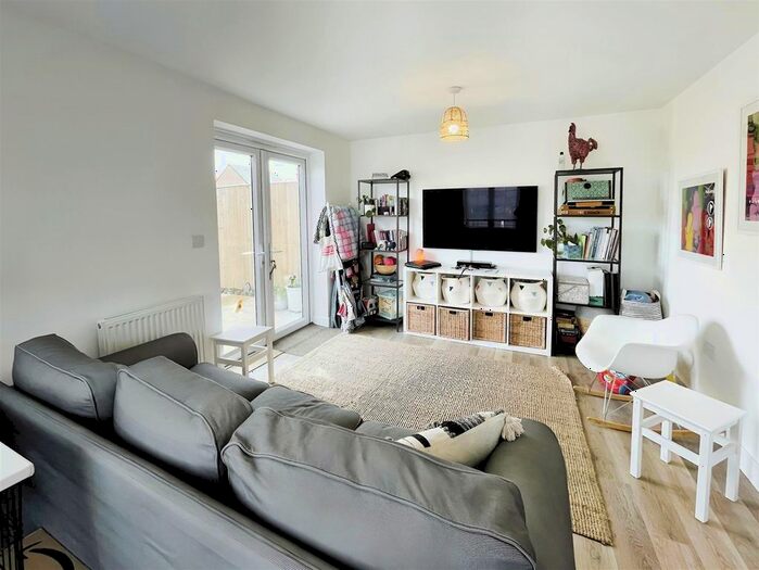 3 Bedroom Semi-Detached House To Rent In West End Lane, New Rossington, Doncaster, DN11