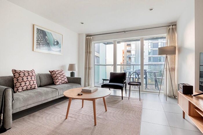 2 Bedroom Apartment To Rent In Dance Square, London, EC1V