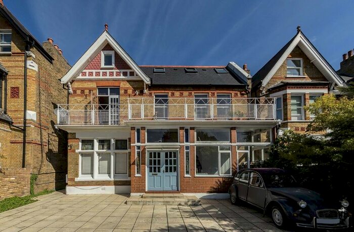 2 Bedroom Flat To Rent In Aston Road, London, W5