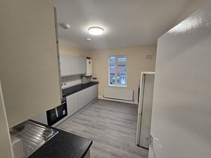 2 Bedroom Flat To Rent In Hibernia Road, Hounslow, TW3