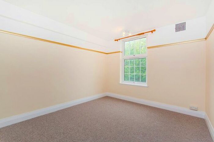 3 Bedroom Flat To Rent In Streatham Hill, Streatham Hill, London, SW2