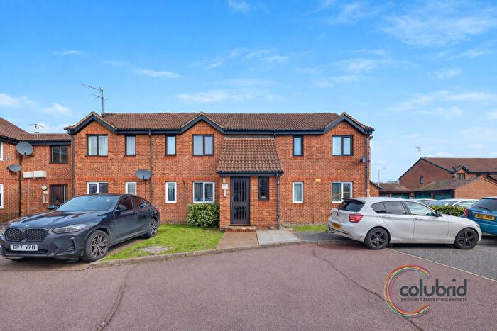 1 Bedroom Flat For Sale In Oakley Close, Grays, RM20