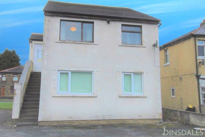 2 Bedroom Apartment To Rent In Carr Bottom Avenue, Bankfoot, Bradford, BD5