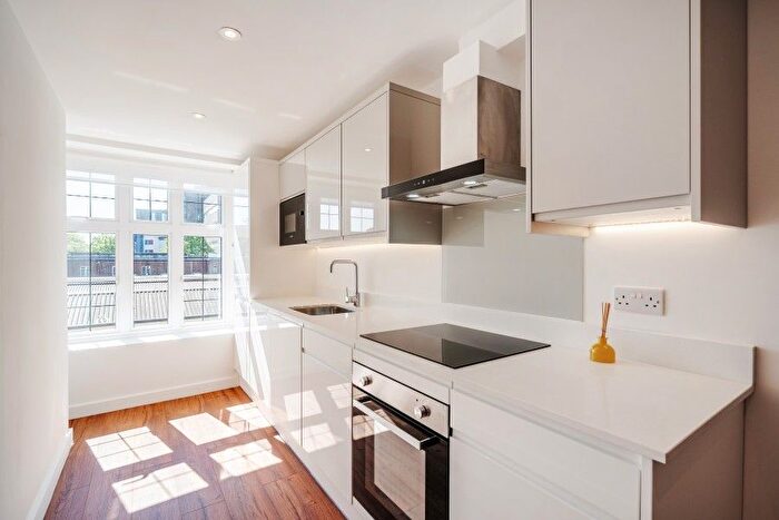 1 Bedroom Flat To Rent In Bank Chambers, Woking, Surrey, GU21