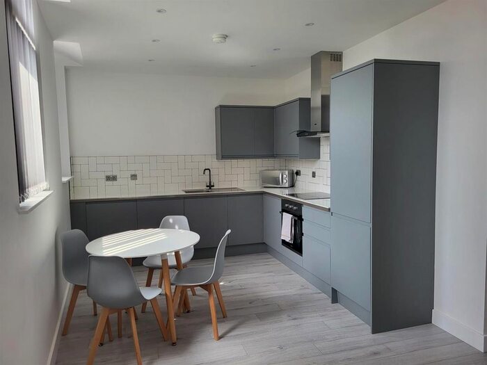 2 Bedroom Flat To Rent In Flat, Suffolk House, Silver Street, Hull, HU1