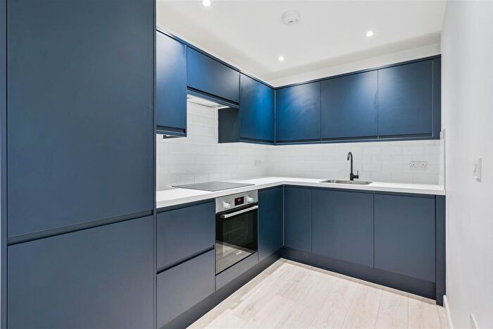 2 Bedroom Flat To Rent In The Kilns, Redhill, RH1