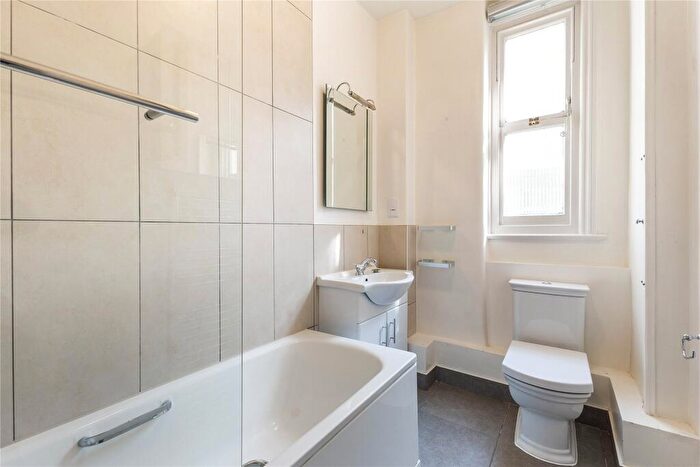 3 Bedroom Flat To Rent In Prince Of Wales Drive, Battersea, SW11