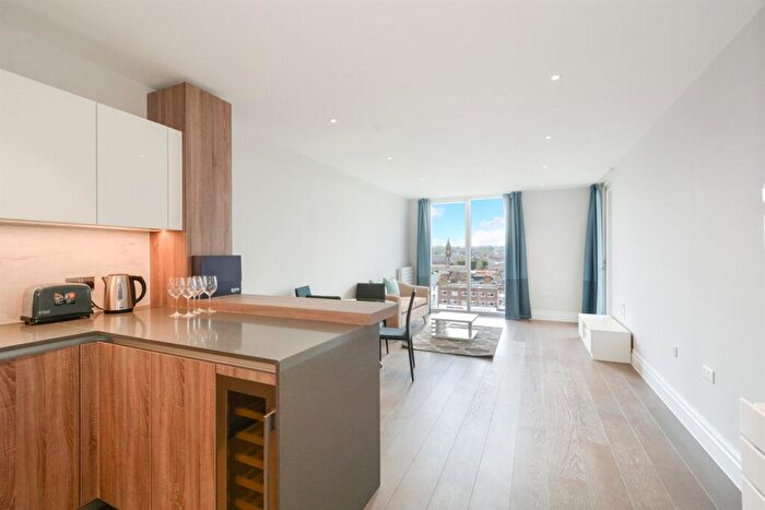 2 Bedroom Apartment To Rent In Queenshurst Square, KT2