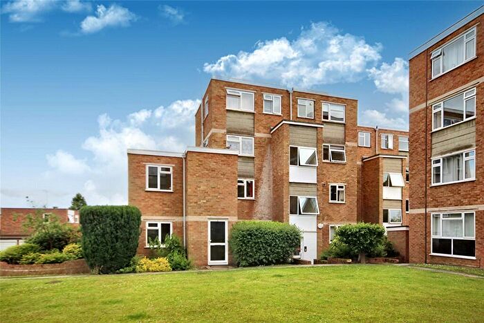 2 Bedroom Flat For Sale In Effingham Court, Constitution Hill, Woking, Surrey, GU22
