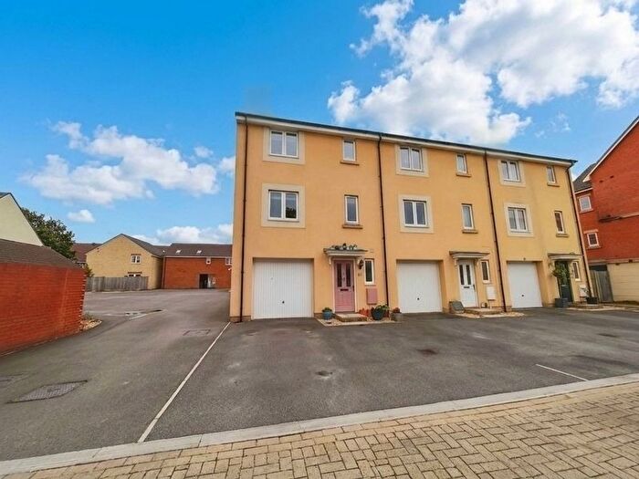 4 Bedroom Terraced House For Sale In Mascroft Road, Trowbridge, BA14