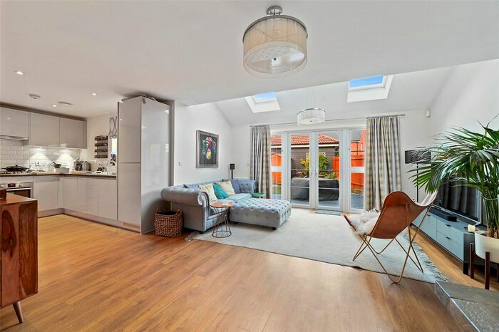 3 Bedroom Semi-Detached House To Rent In Wildeve Avenue, Colchester, Essex, CO4