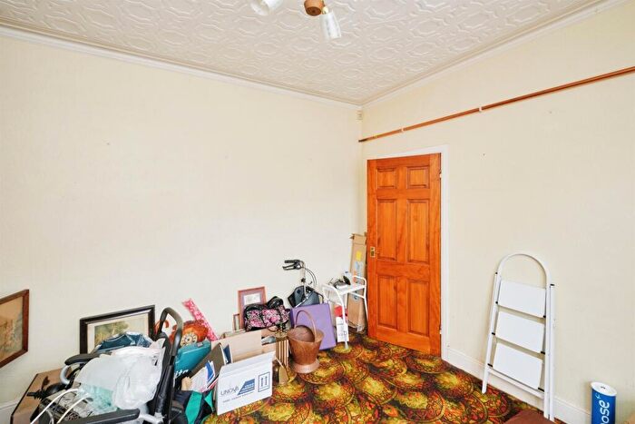 3 Bedroom Terraced House For Sale In Deakins Road, Birmingham, B25