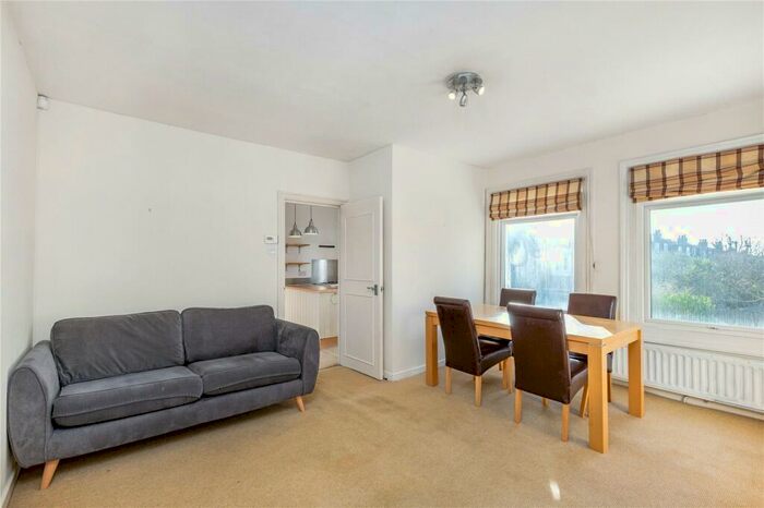 1 Bedroom Flat To Rent In Bedford Hill, London, SW12
