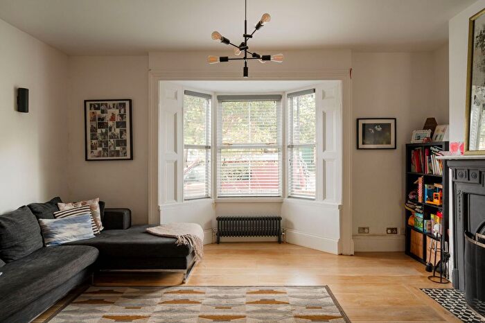 3 Bedroom Semi-Detached House To Rent In Thornhill Road, Leyton, London, E10