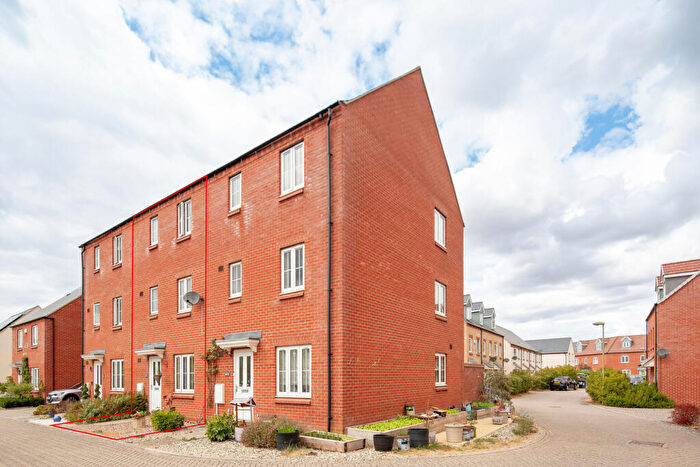 4 Bedroom Town House For Sale In , Fontwell Road, Bicester, Oxfordshire, OX26