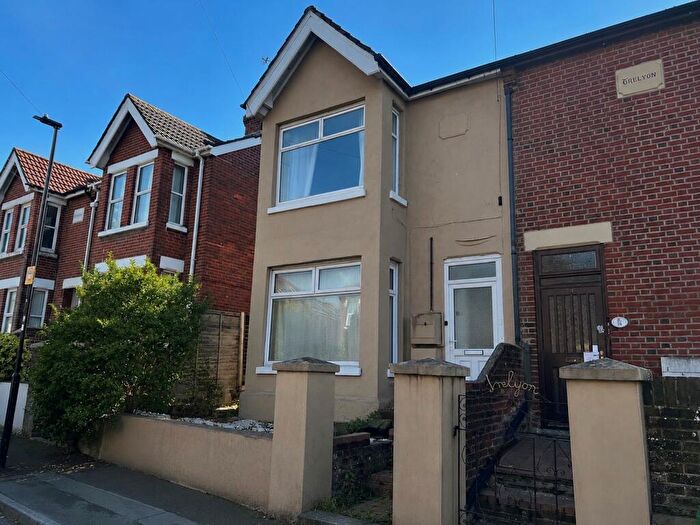2 Bedroom Maisonette To Rent In Sholing Road, Sholing, SO19