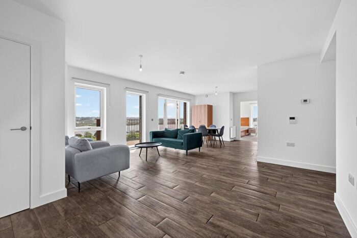 3 Bedroom Flat To Rent In Adlay Apartments, Millet Place, E16