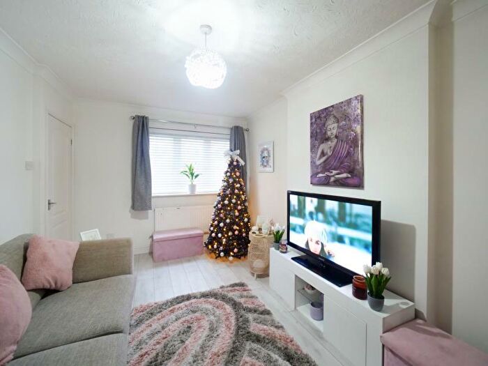 3 Bedroom Semi-Detached House To Rent In Hinchley Way, Swinton, M27