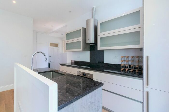 2 Bedroom Flat To Rent In Belsize Avenue, London, NW3