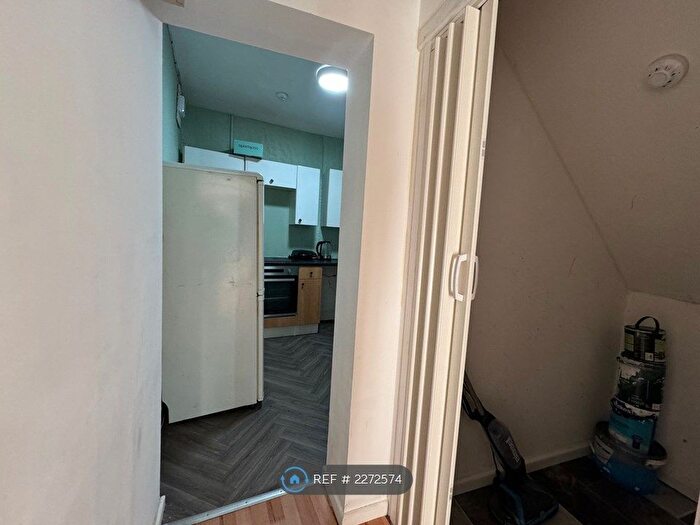 1 Bedroom Flat To Rent In Loughborough Road, West Bridgford, Nottingham, NG2