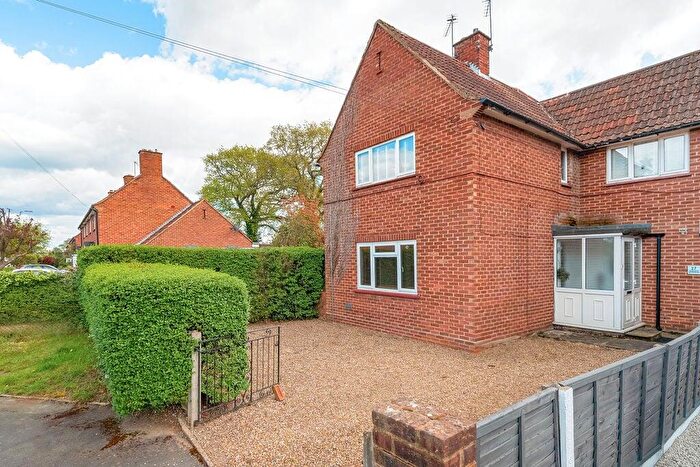 2 Bedroom Maisonette For Sale In Anslow Gardens, Iver, SL0