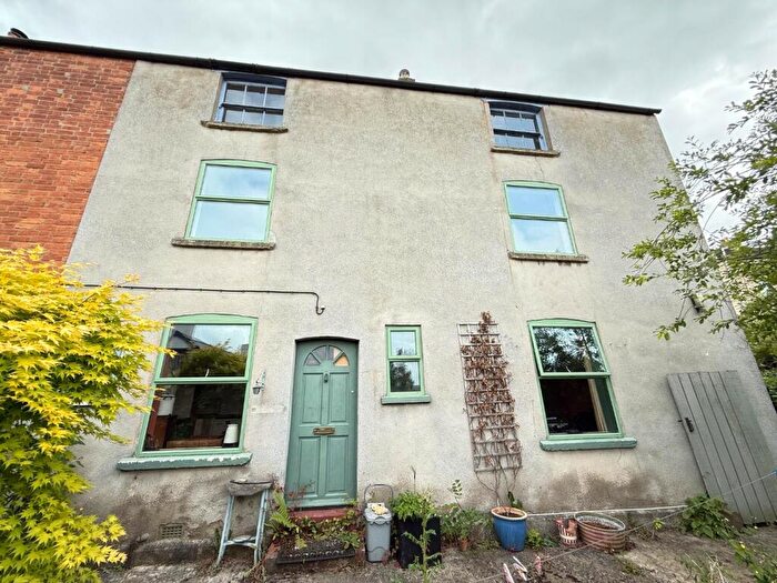 4 Bedroom Semi-Detached House For Sale In Lower Leazes, Stroud, GL5