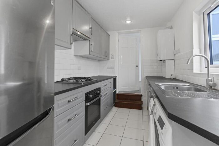 3 Bedroom Semi-Detached House To Rent In Ludlow Rd, Town Centre, Guildford, GU2