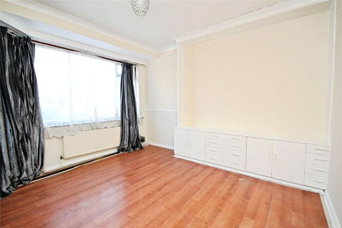 4 Bedroom Terraced House To Rent In Whalebone Lane South, Dagenham, RM8