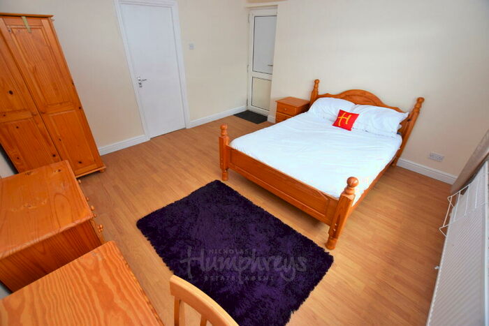 5 Bedroom Semi-Detached House To Rent In Langdale Road, Northampton, NN2