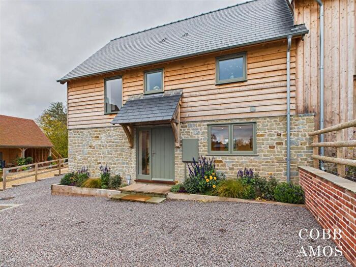 3 Bedroom Semi Detached House For Sale In The Barn Yard, Woonton, HR3